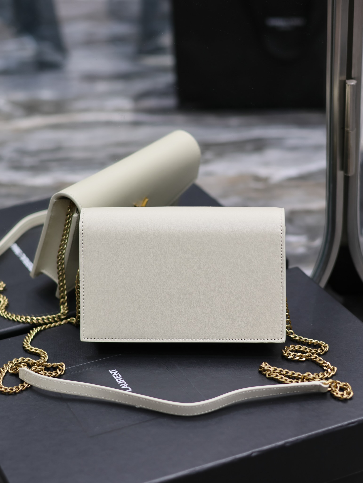 Handbags SAINT LAURENT 393953 size 19x11.5x4 cm - vstockx