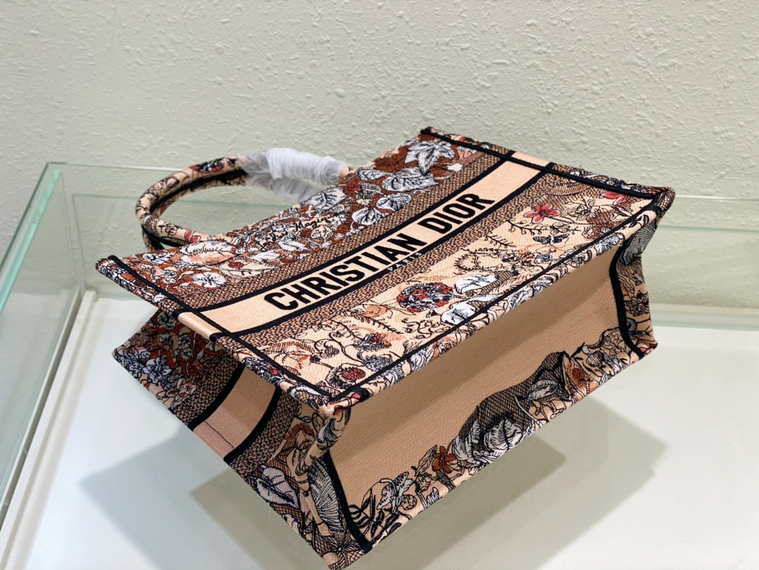 Handbag Dior 8001 size 36 x 27.5 x 16.5 cm - vstockx