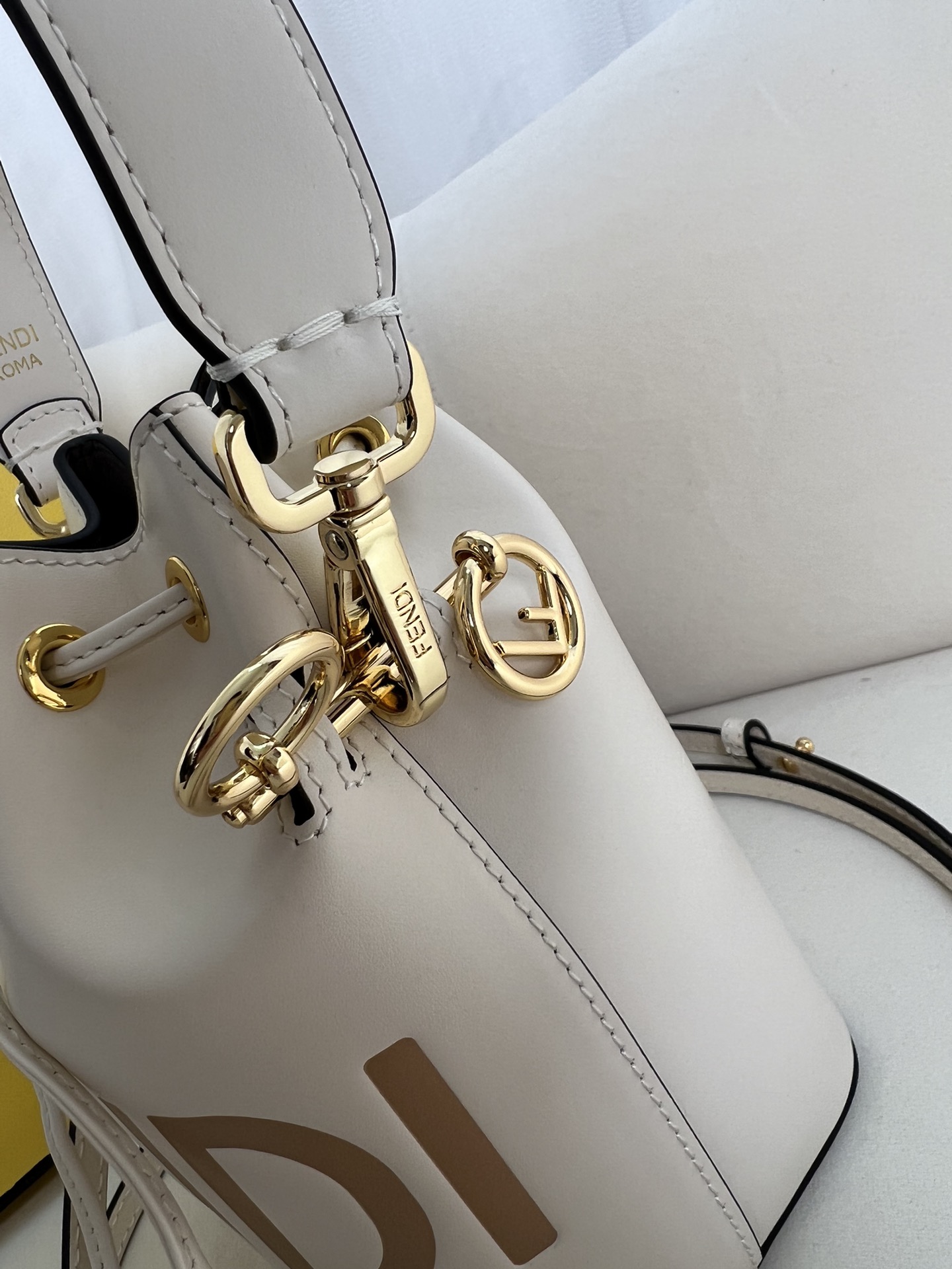 handbags FENDI 226 size:12*18*10cm - vstockx