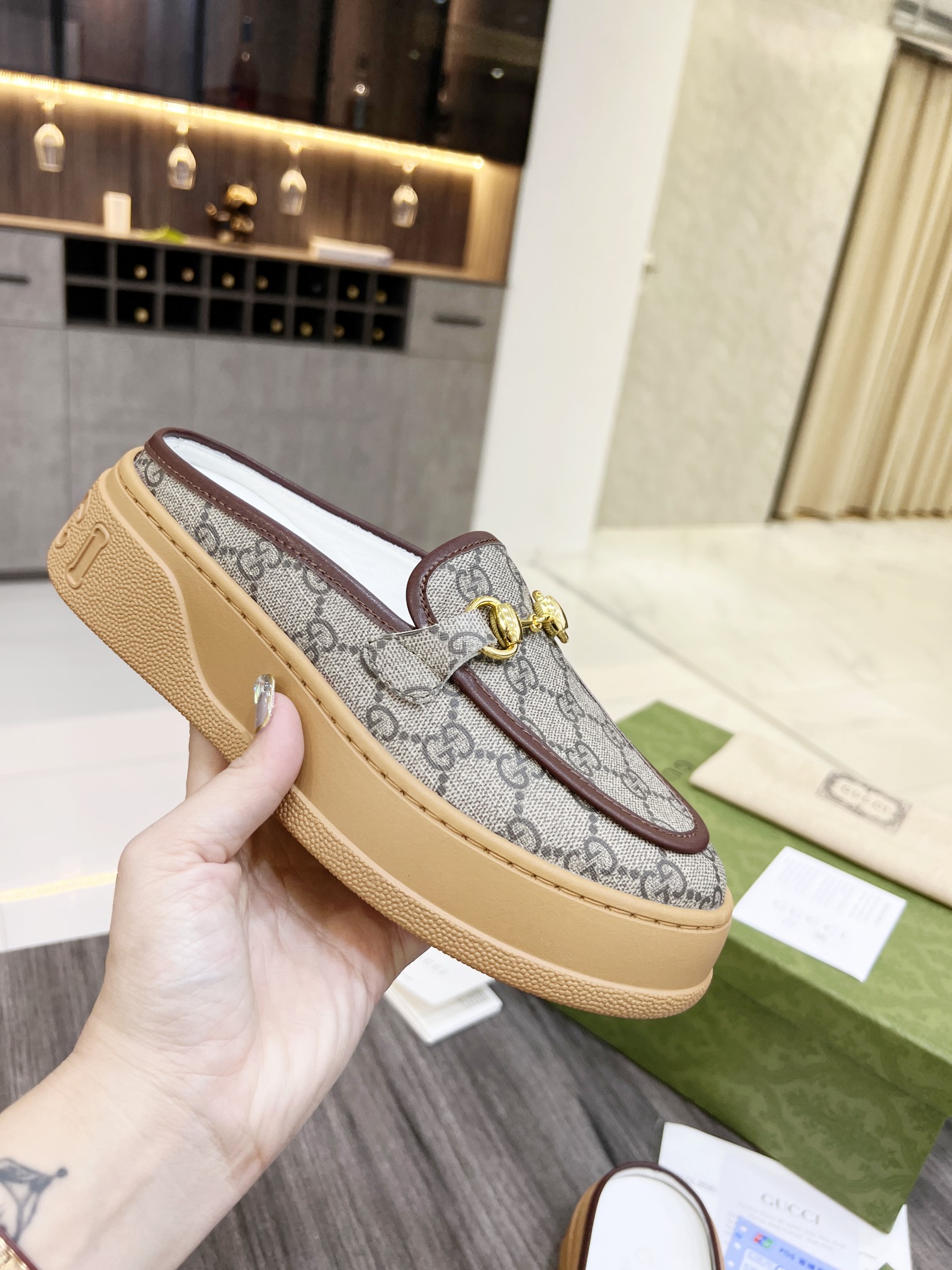 Gucci Women's WOMEN 6 - vstockx