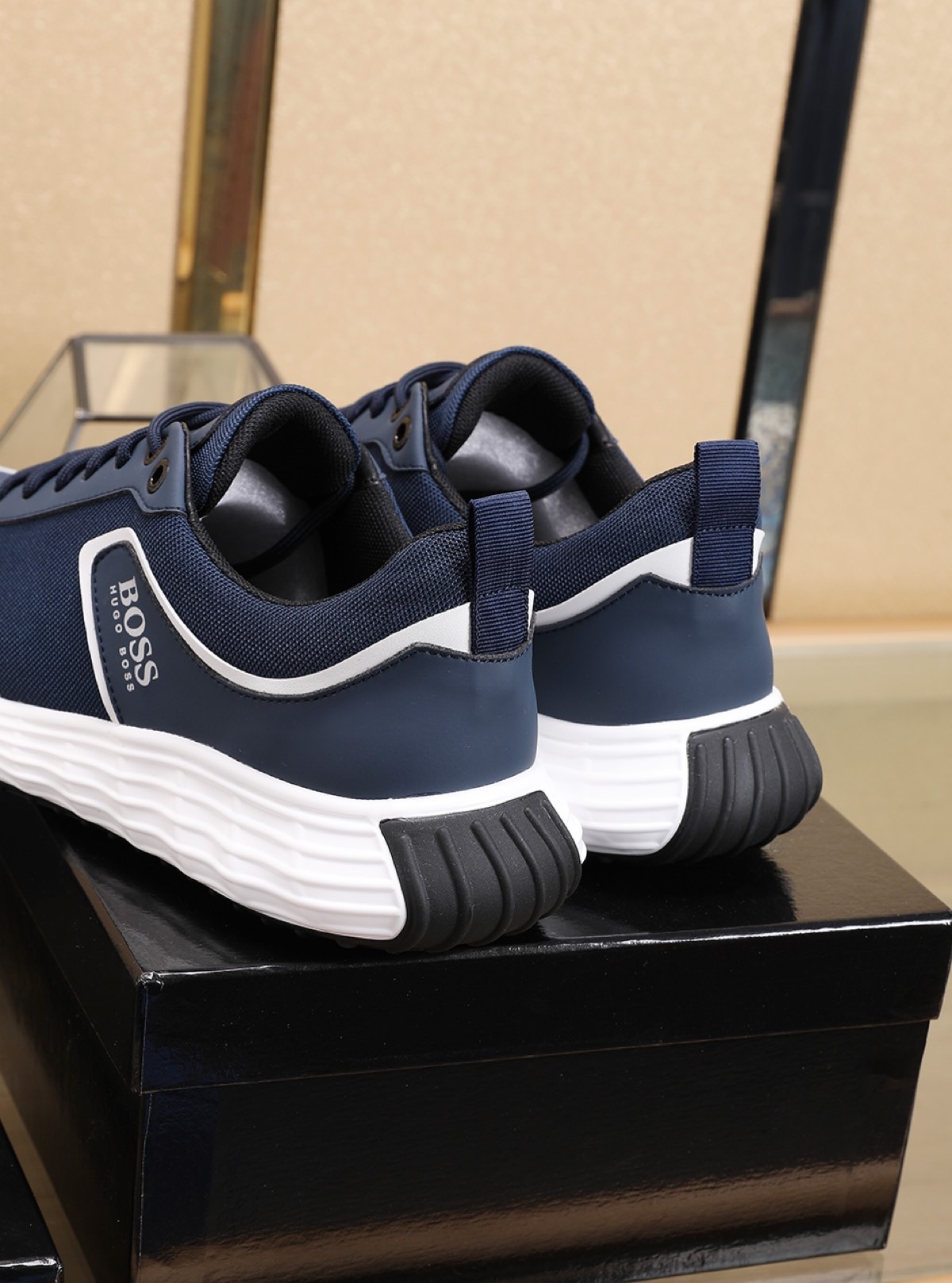 HUGO BOSS Low Top Sneaker 8 - vstockx