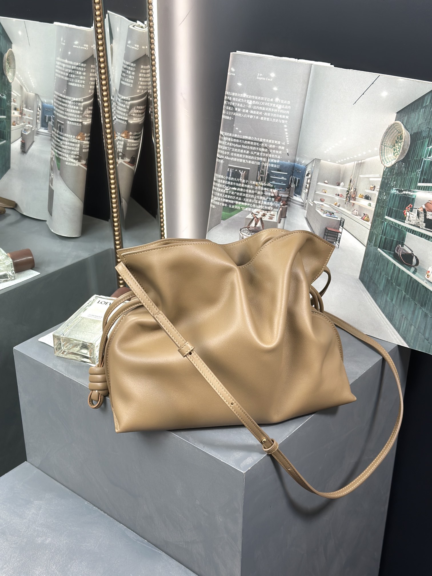 Handbags LOEWE flamenco clutch size:30-24.5-10.5 cm - vstockx