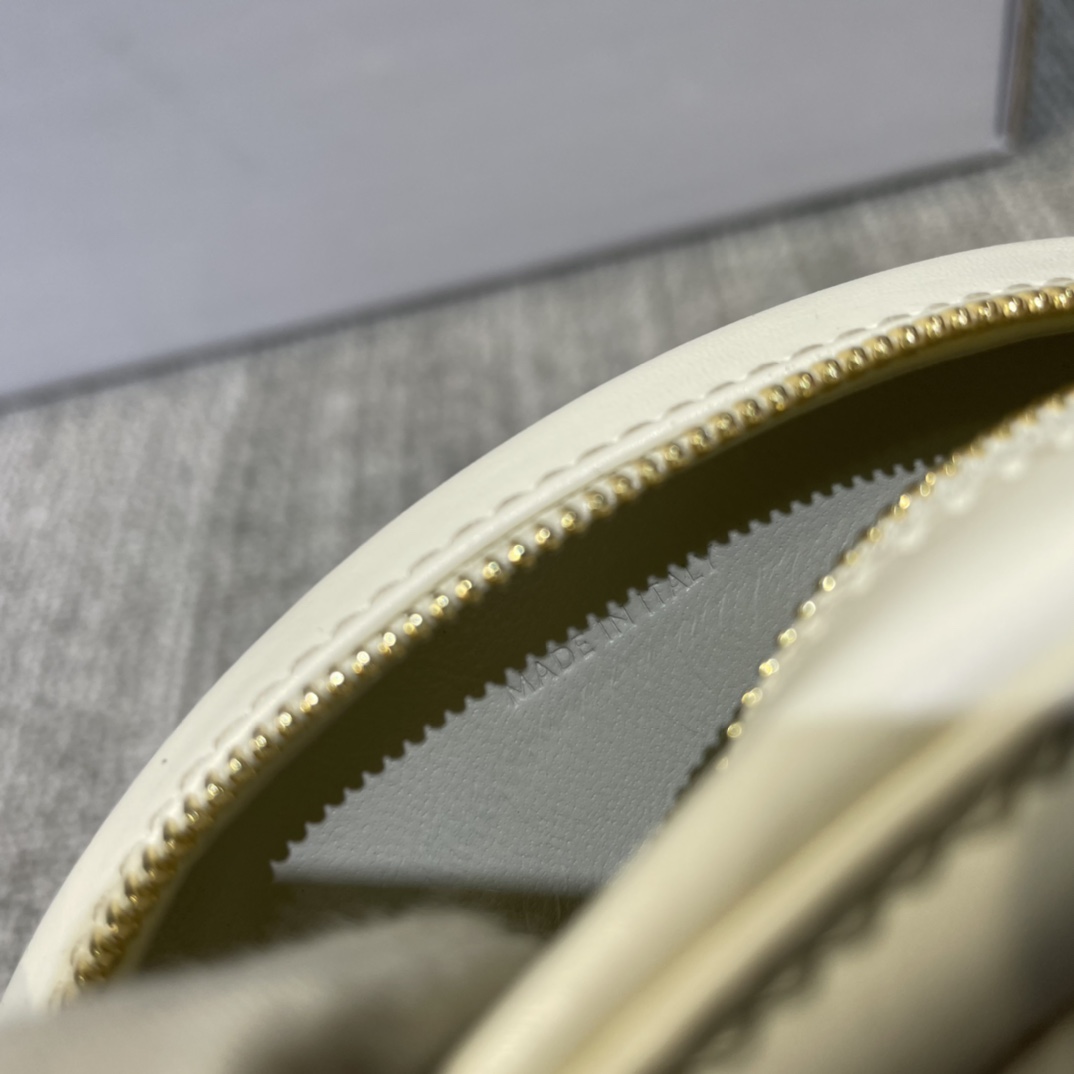 Handbags CELIN 101703 size:16x12.5x4 cm - vstockx