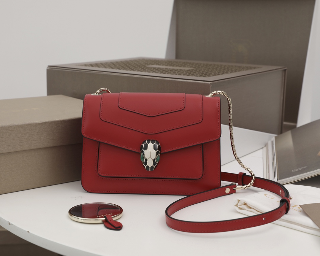 Handbags Bvlgari 2890769950 size:19*13*7 cm - vstockx