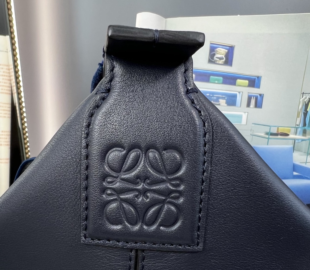 Handbags LOEWE  size:43-13.5-29 cm - vstockx