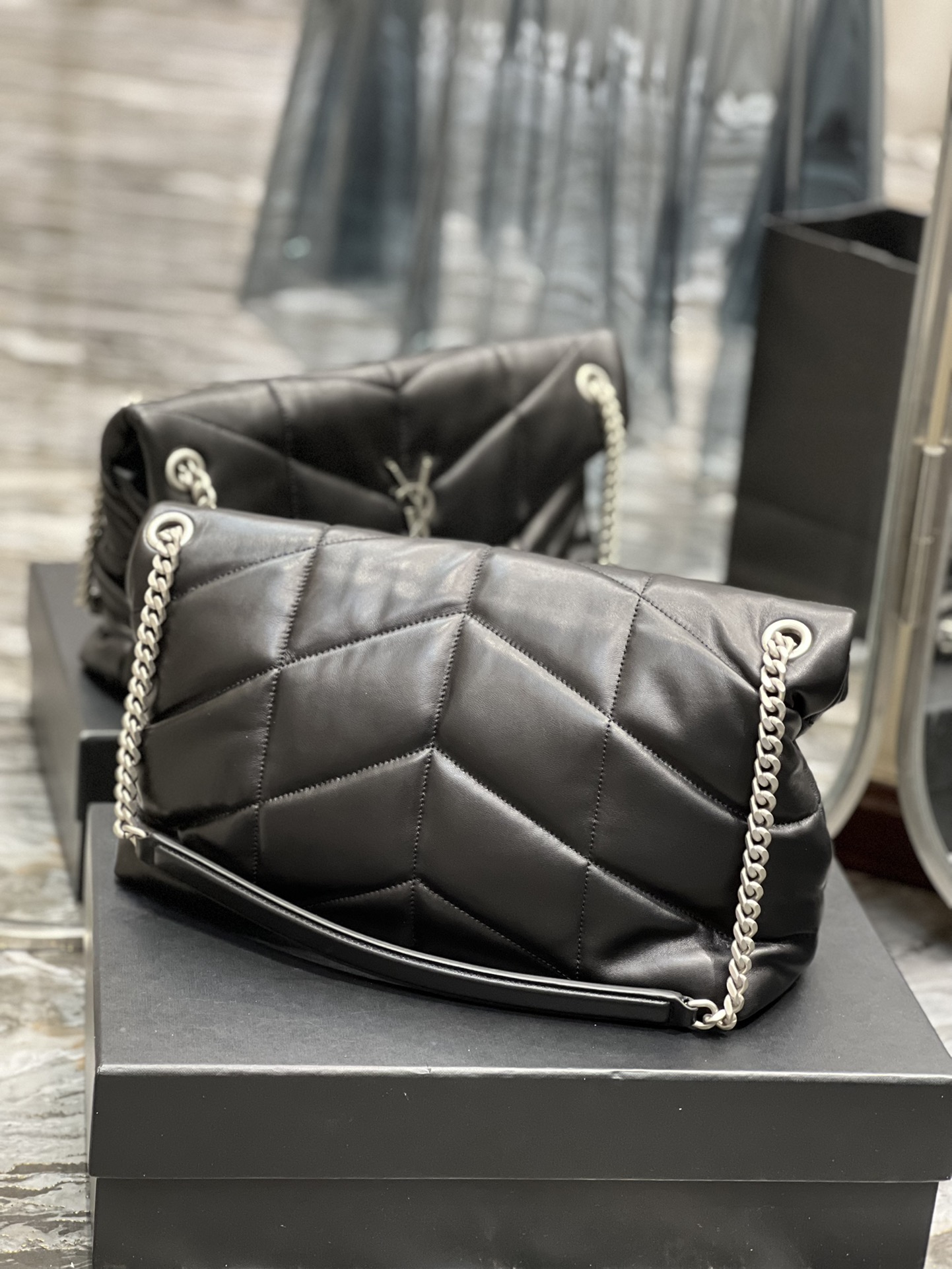 Handbags SAINT LAURENT 577475 size 35x23x13.5 cm - vstockx