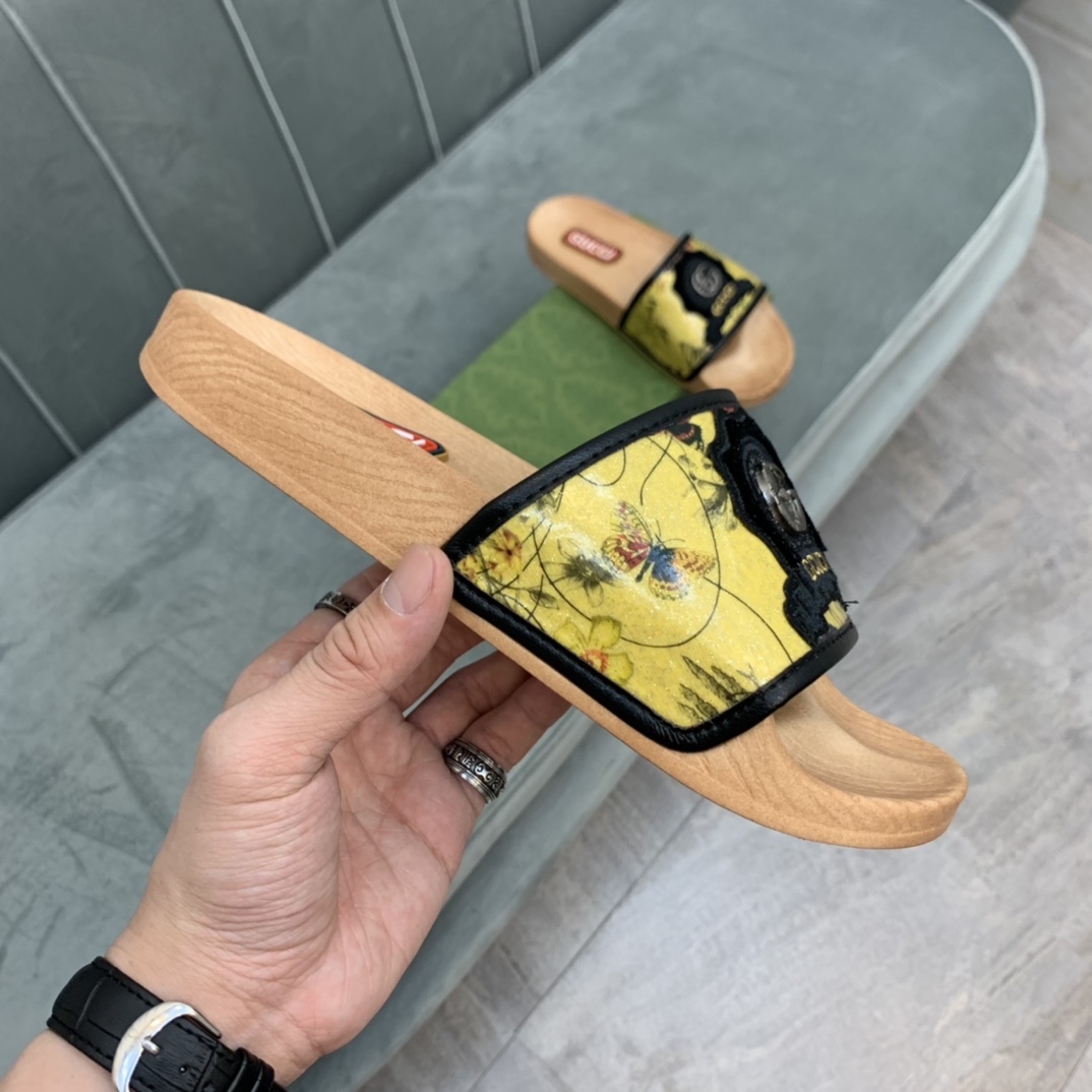 Gucci Slippers 54 - vstockx