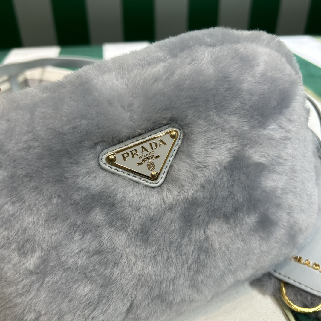 Handbags Prada 1BH192 size:16×6×12 - vstockx