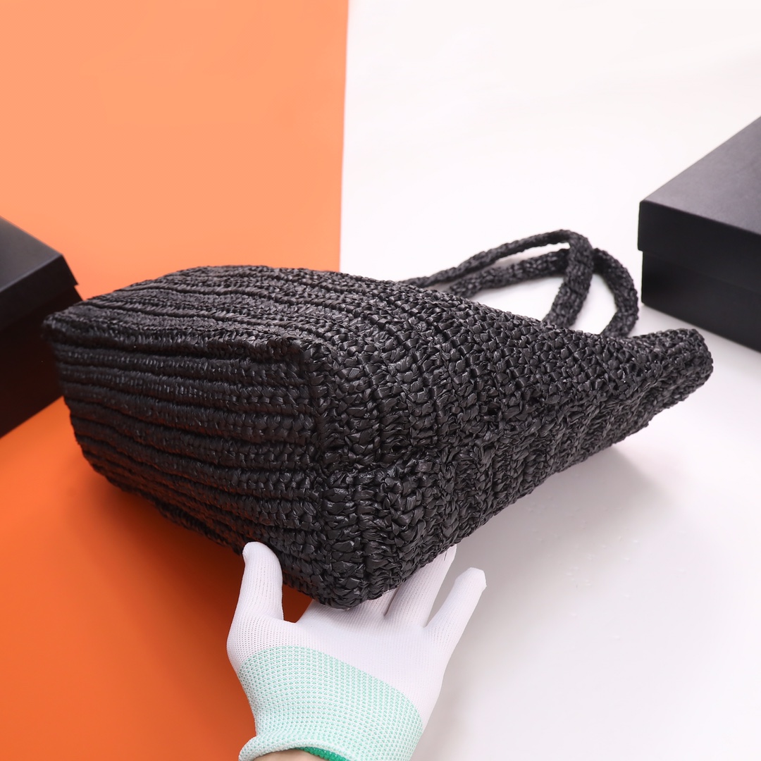 Handbags SAINT LAURENT 688864 size 38  35  14.5 cm - vstockx