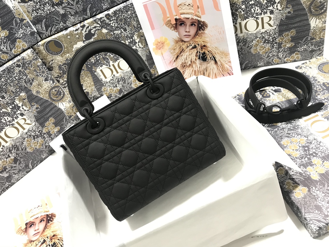 Handbag Dior M0565 size 24 x 20 x 11 cm - vstockx
