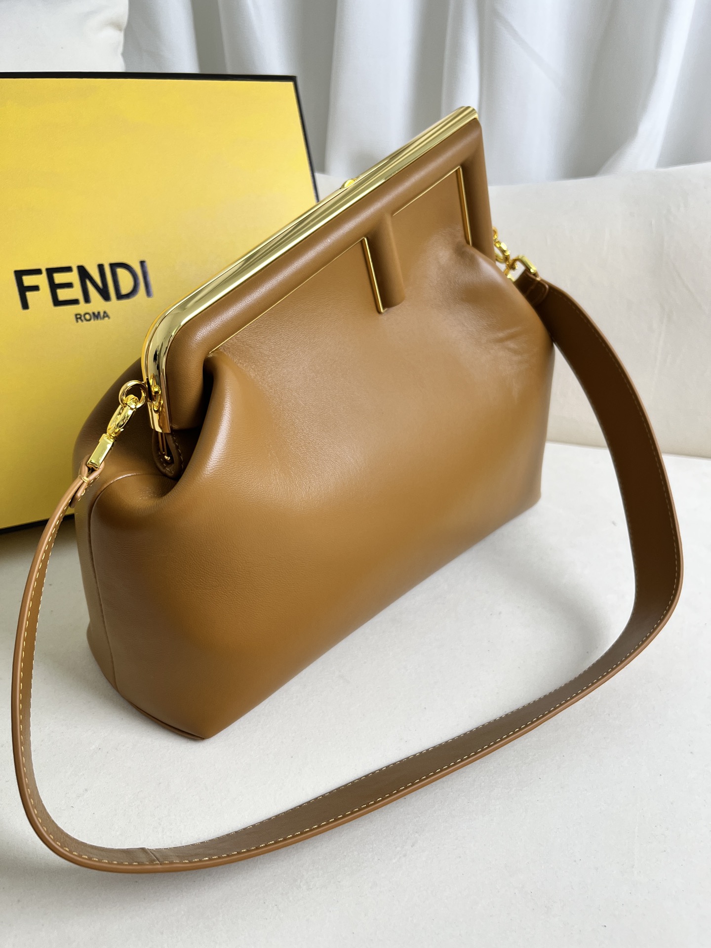 handbags FENDI 209 size:32.5*15*23.5cm - vstockx