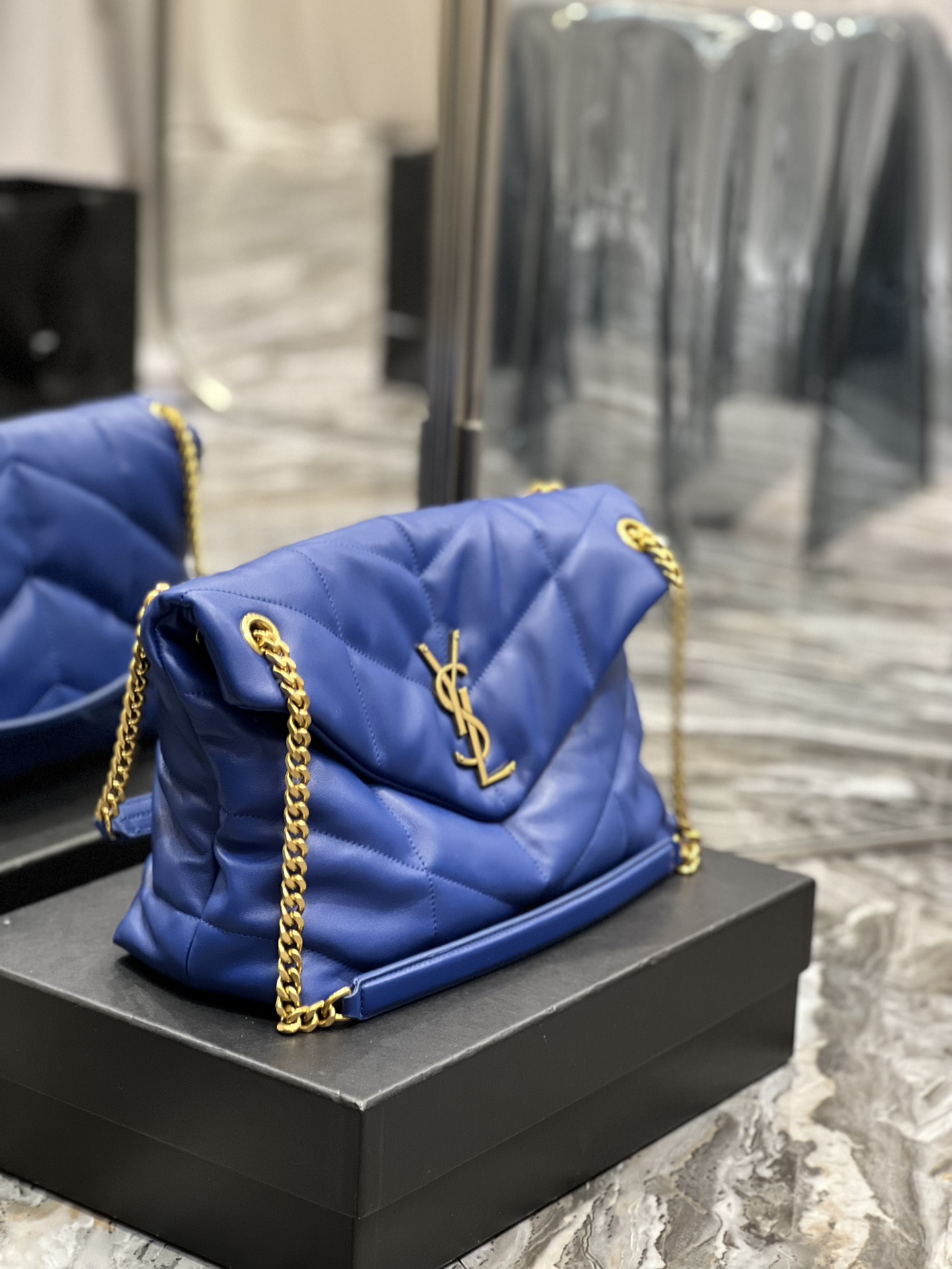 Handbags SAINT LAURENT 577476 size 35x23x13.5 cm - vstockx