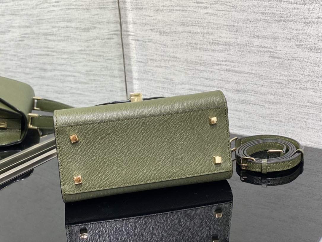 Handbag VALEXTRA size *'* - vstockx