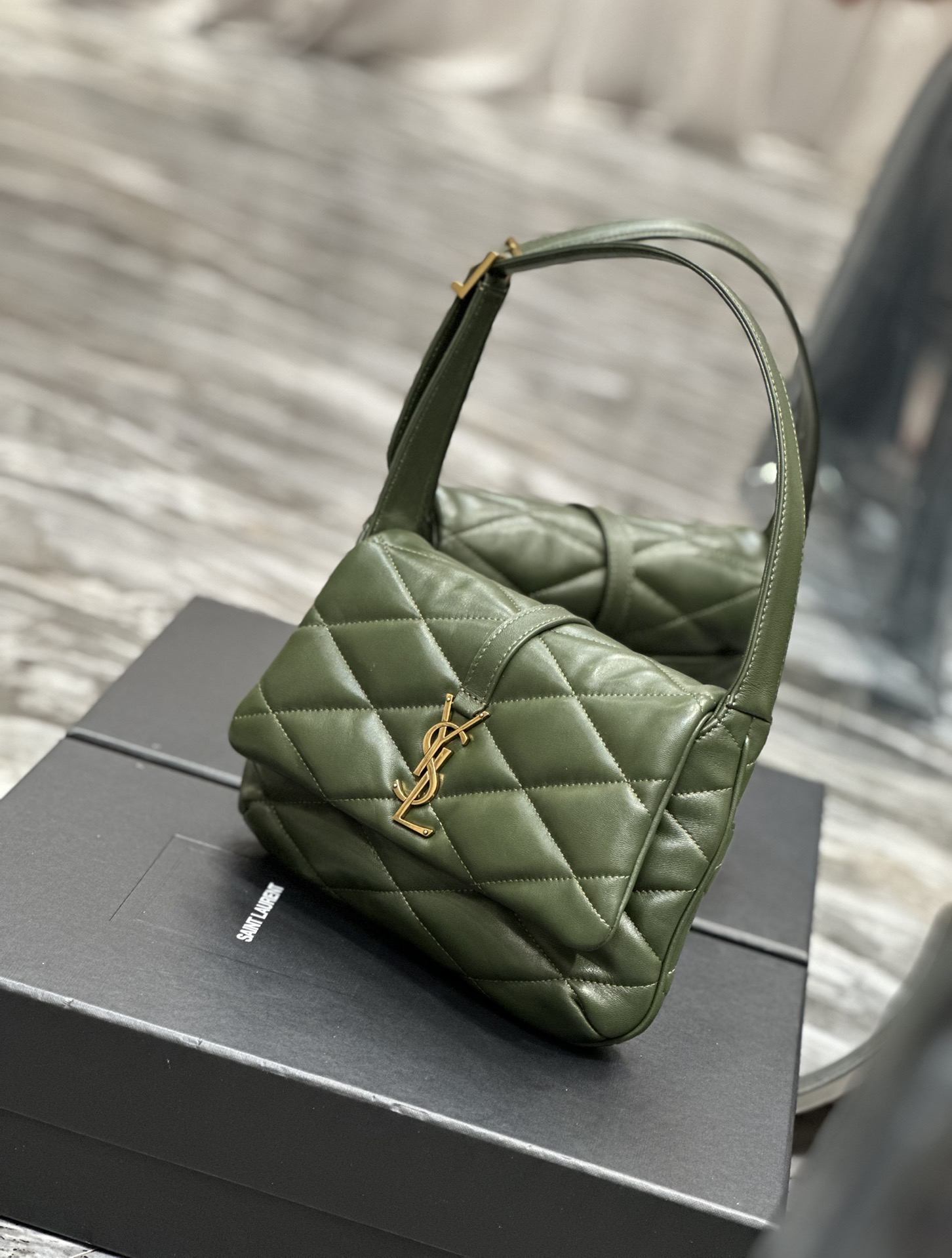 Handbags SAINT LAURENT 698567 size 24  18  5.5 cm - vstockx