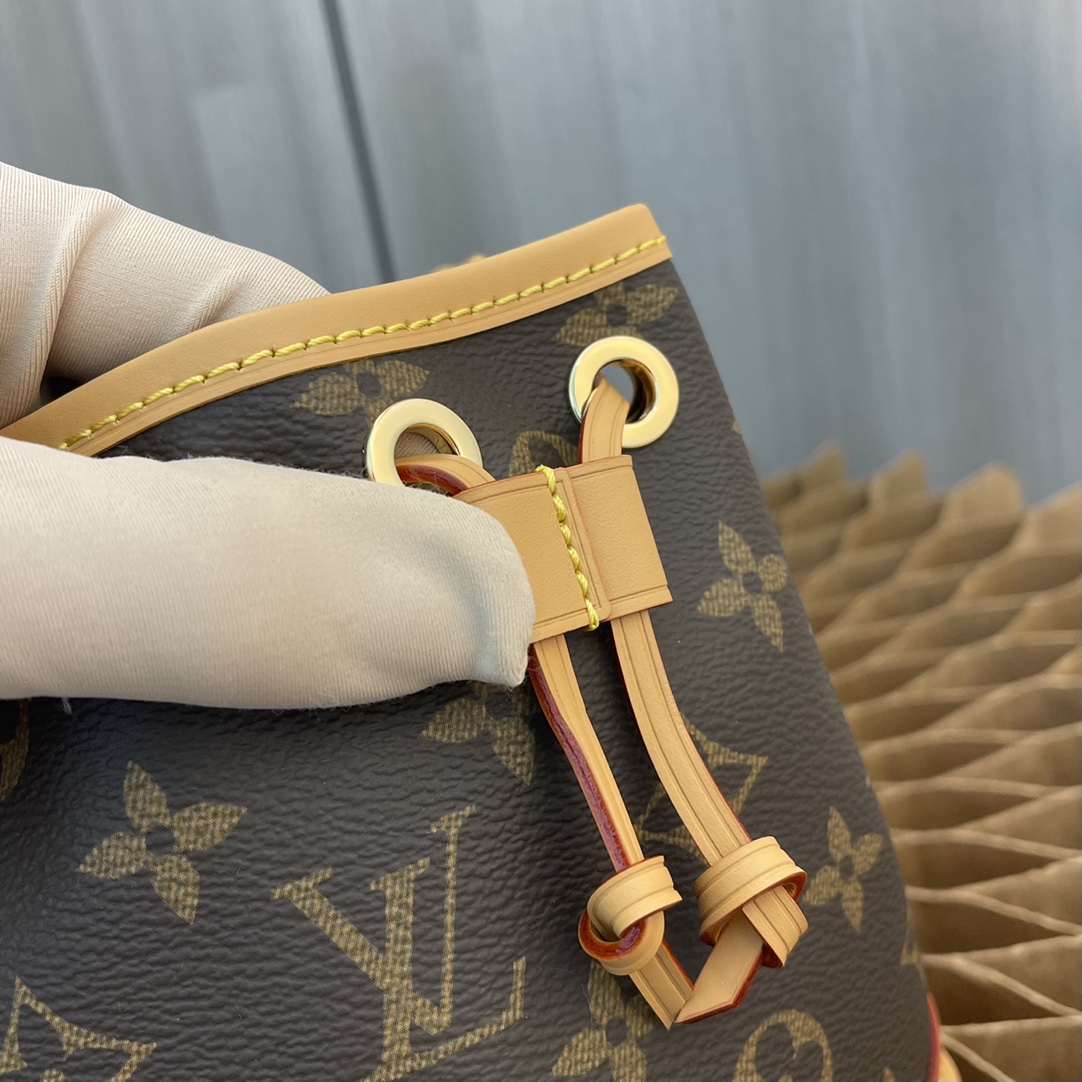 Handbag Louis Vuitton 81266 size 13 x 16 x 10 cm - vstockx