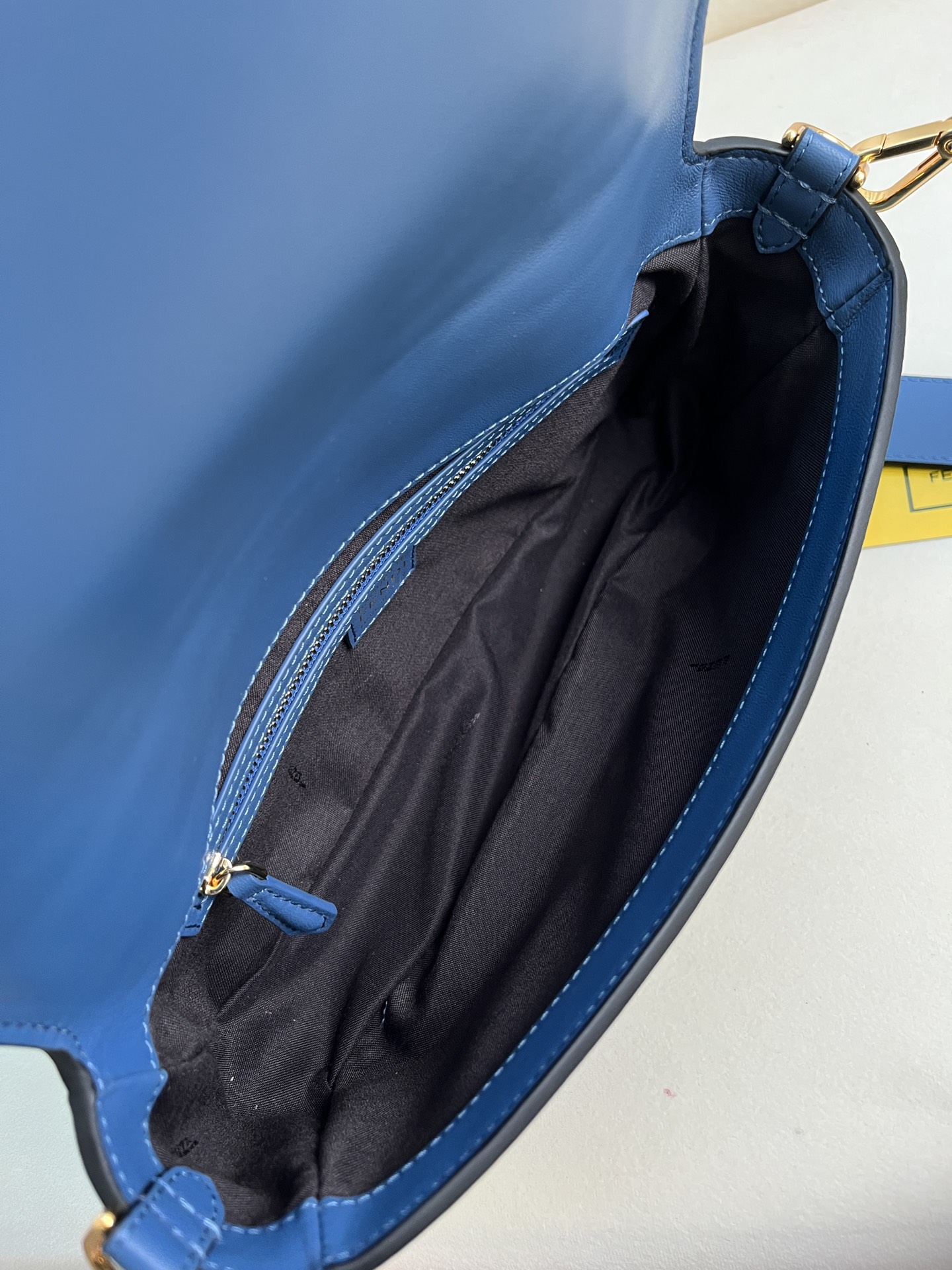 handbags FENDI 211 size:27*15*6cm - vstockx