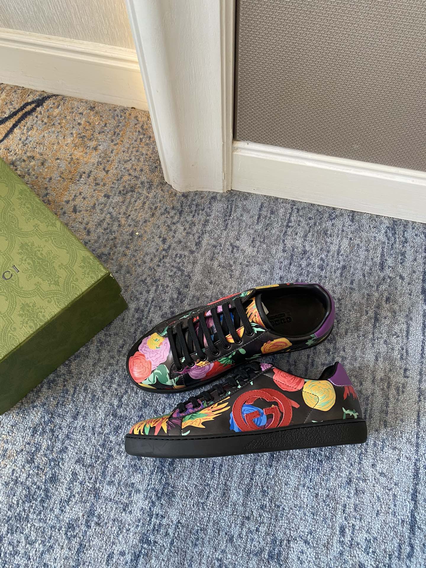 Gucci Women's Ace sneaker with bee sneaker 4 - vstockx