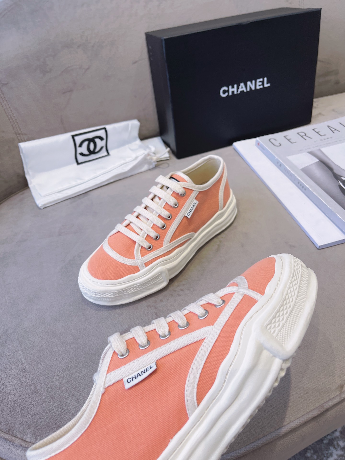 Chanel Flat canvas Sneaker 14 - vstockx