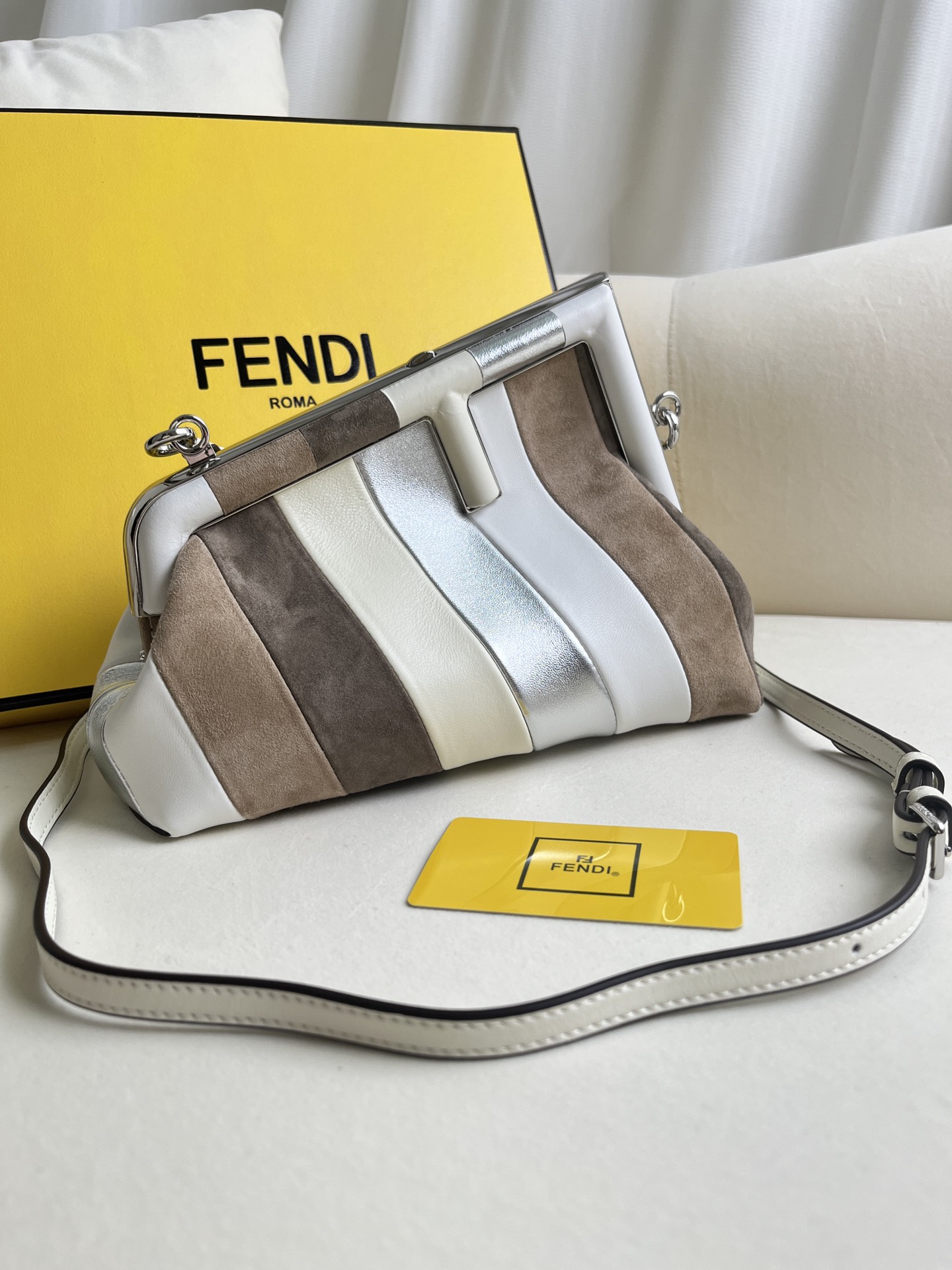 handbags FENDI 129 size:26*18*9.5cm - vstockx