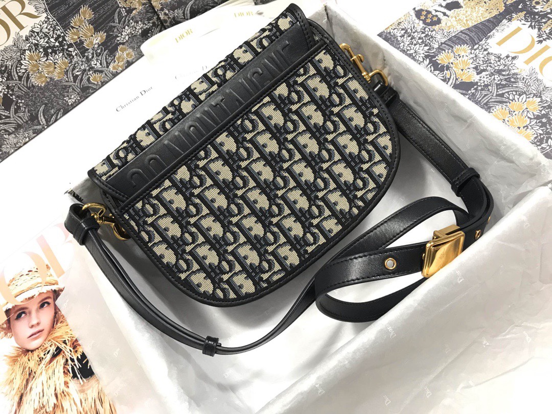 Handbag Dior M9319 size 22*17*6 - vstockx