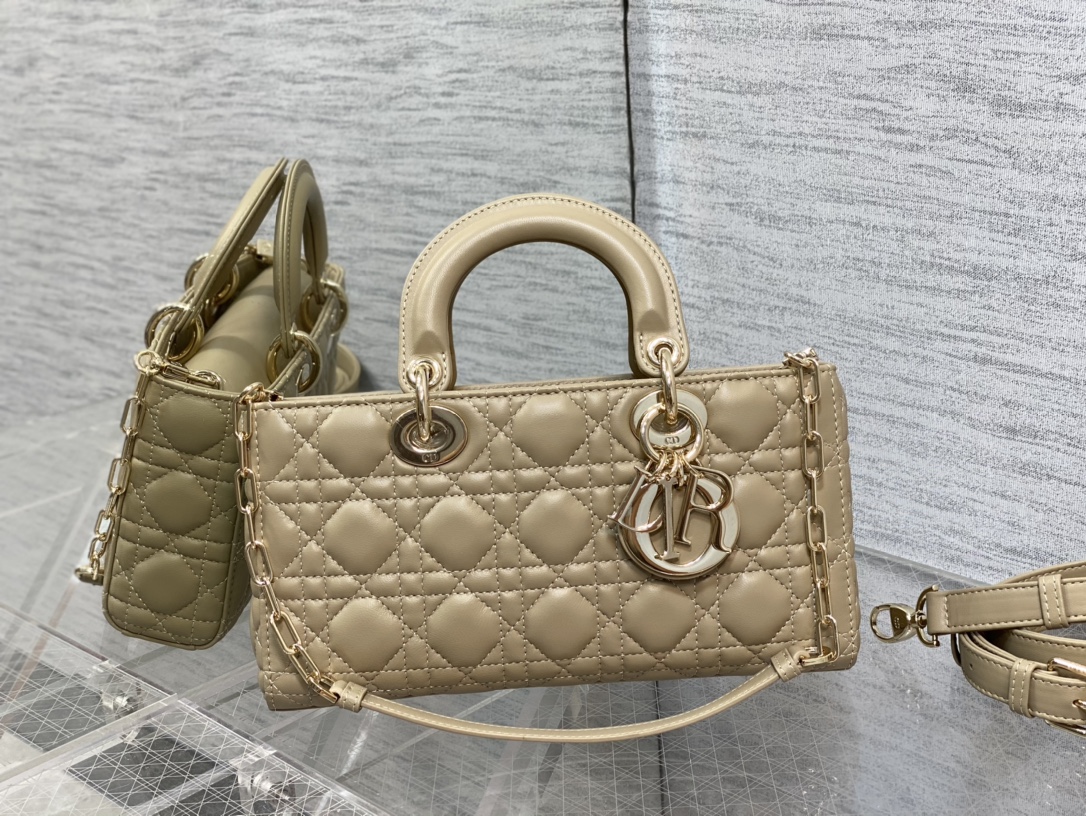 Handbag Dior size 26*6*14 cm - vstockx
