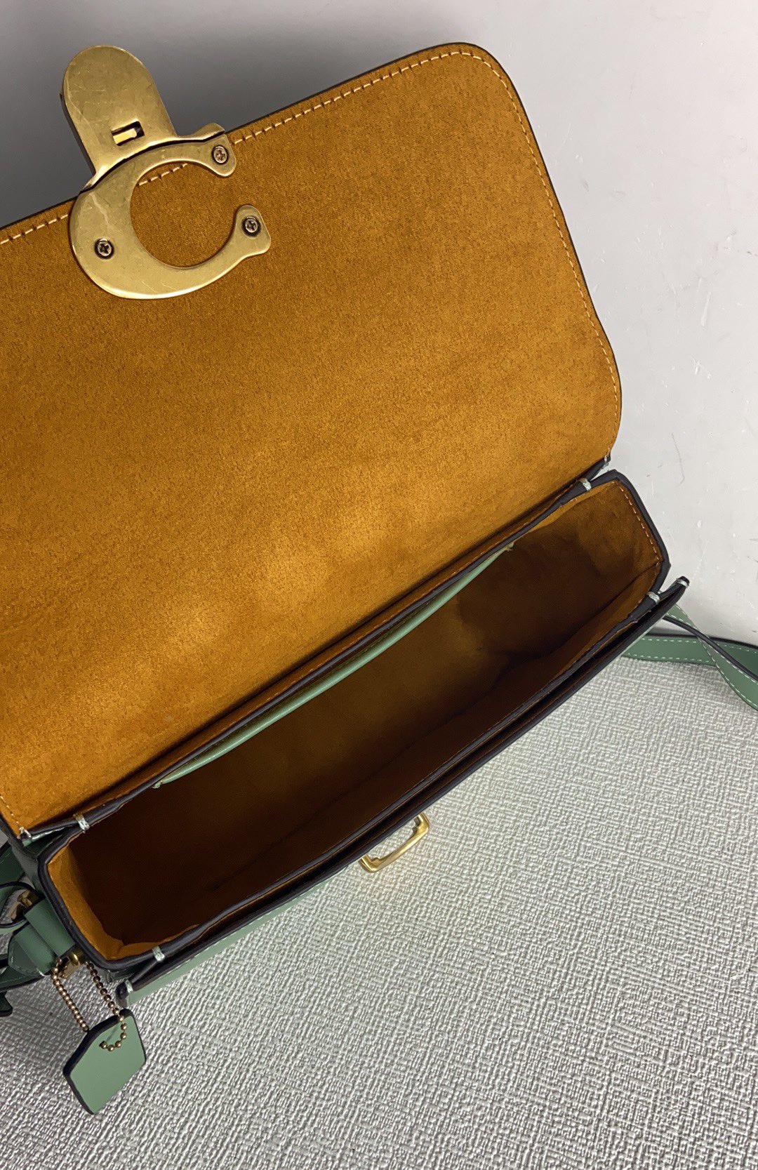 Handbags Coach CH467 size:25*14*6cm - vstockx