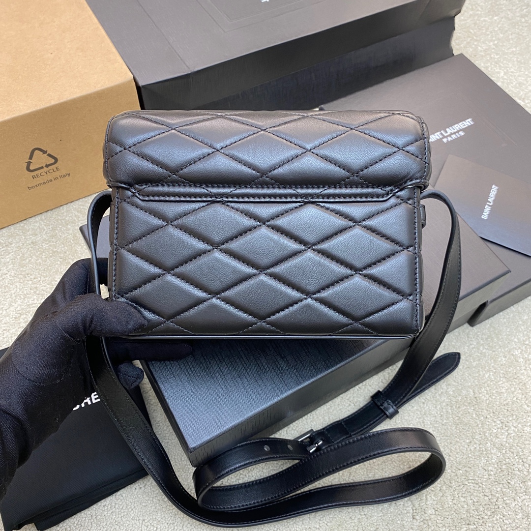 Handbags SAINT LAURENT 710080 size 19x15x8 cm - vstockx