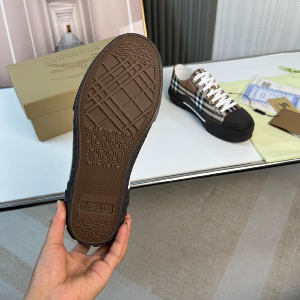 Burberry Gabardine Birch Brown Black - vstockx