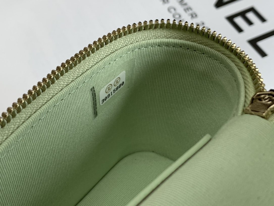 Handbag Chanel size 11  10  4 cm - vstockx