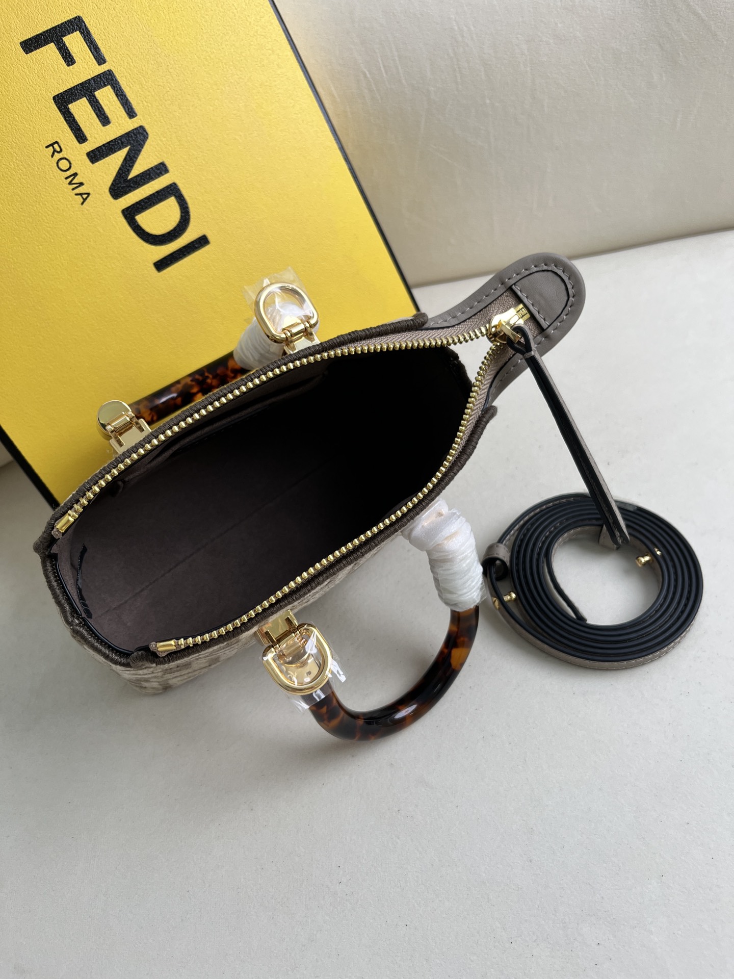 handbags FENDI 228 size:20.5*12*9cm - vstockx