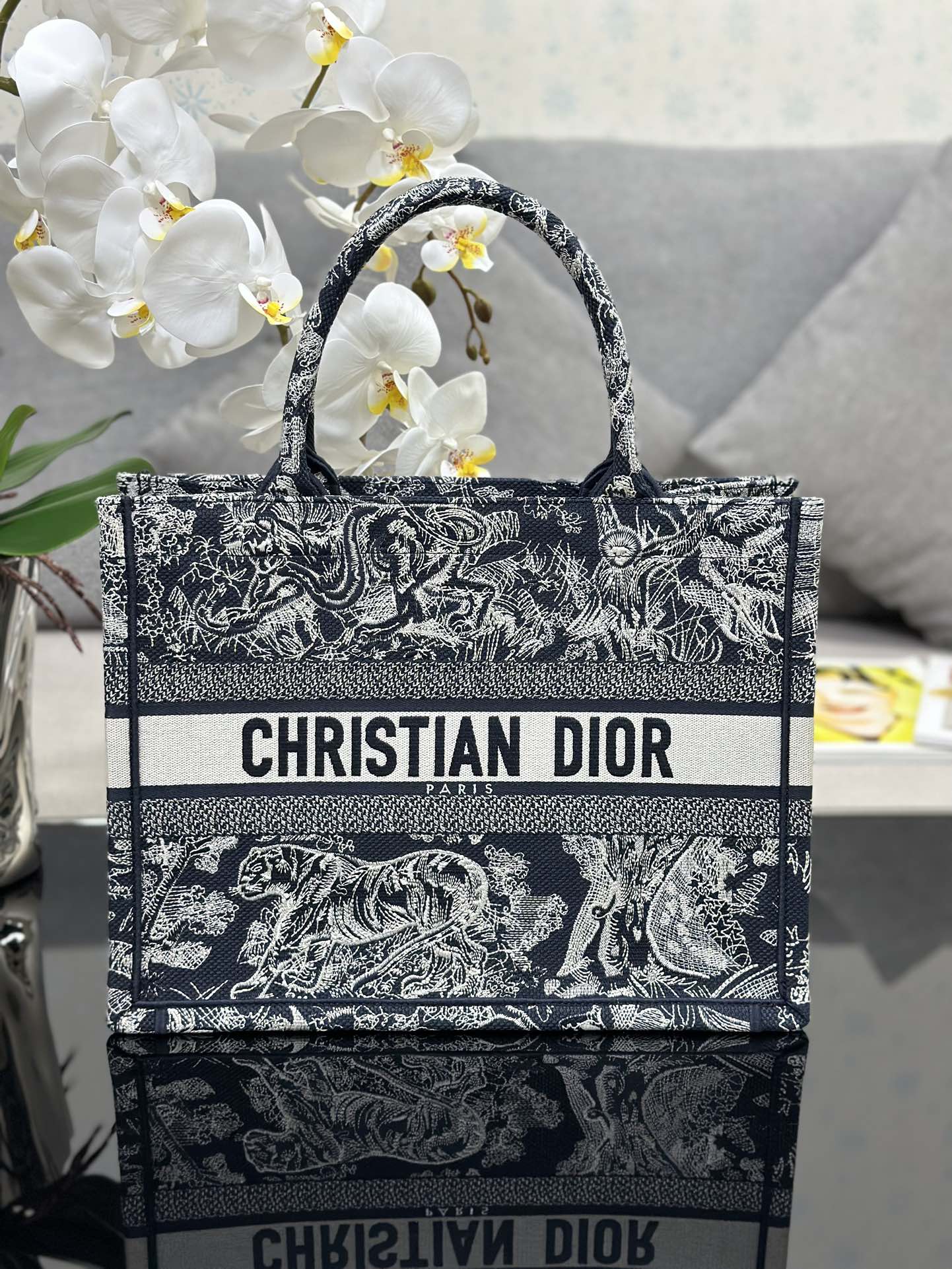 Handbag Dior M1286 size 36 x 27.5 x 16.5 cm - vstockx