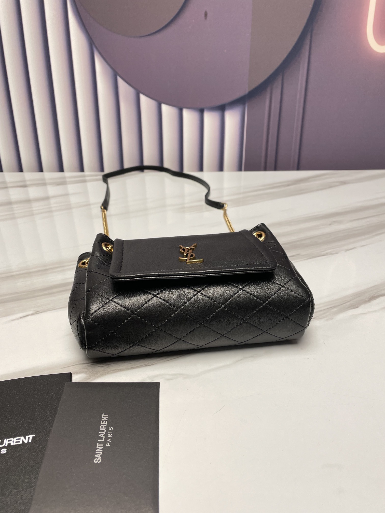 Handbags SAINT LAURENT 672738 size 18x13x6 cm - vstockx
