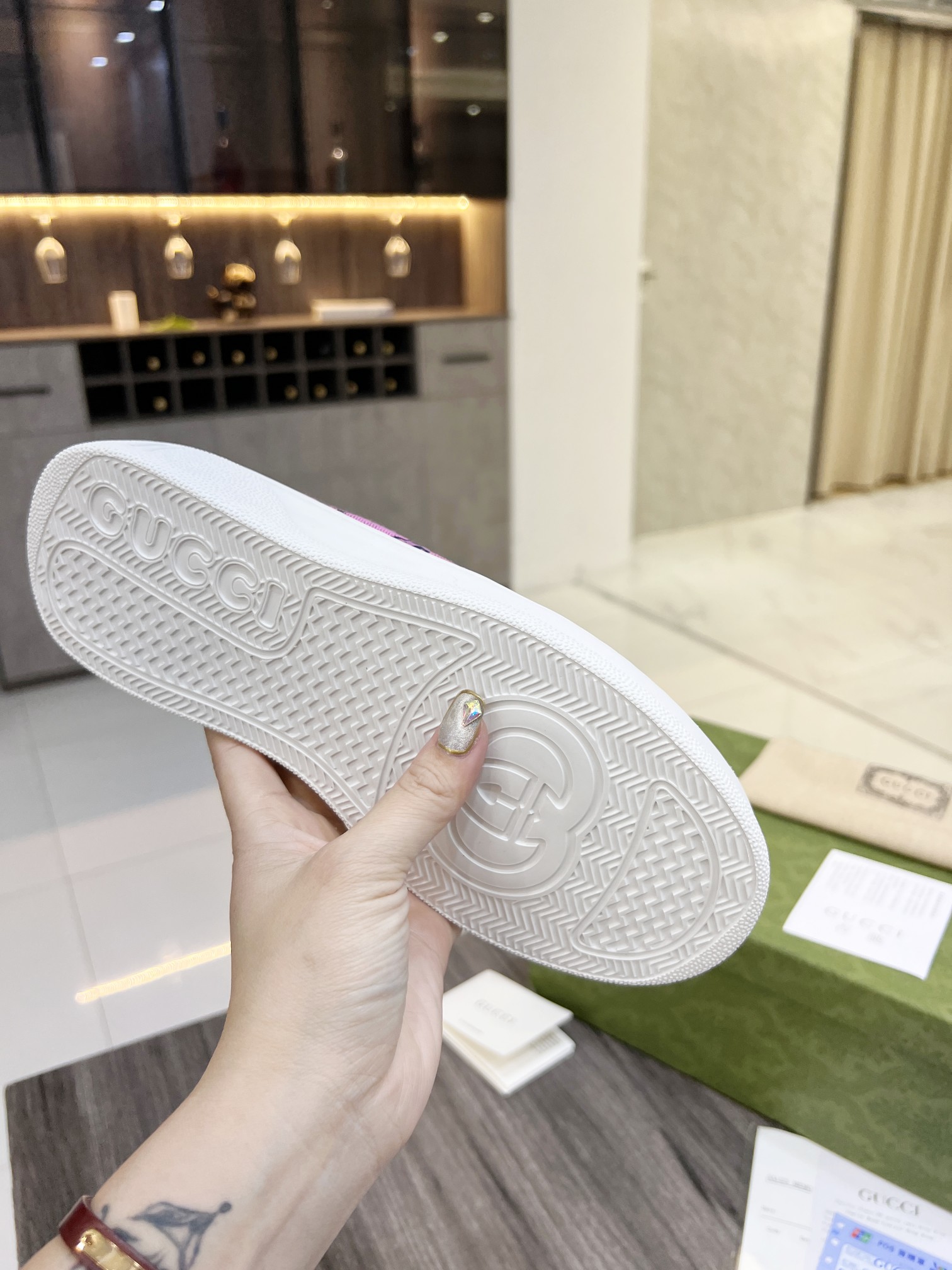 Gucci Women's WOMEN 6 - vstockx