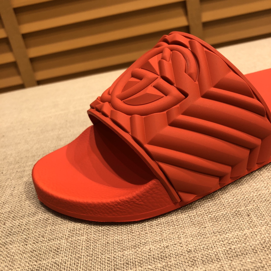 Gucci Slippers 52 - vstockx