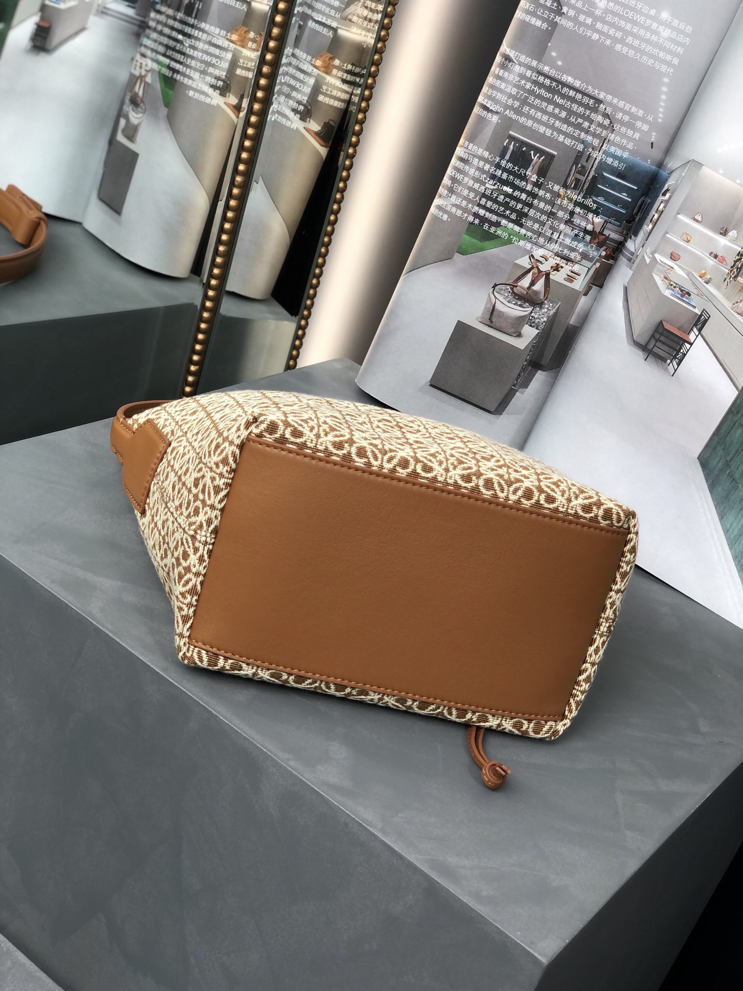 Handbags LOEWE  size:21-12-17 cm - vstockx