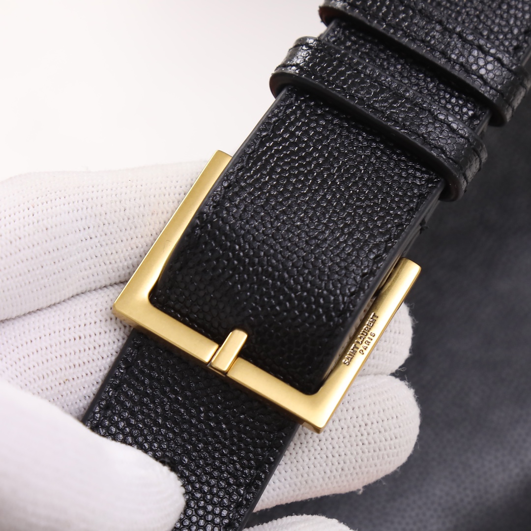 Handbags SAINT LAURENT 569737 size 25  14  3.5 cm - vstockx