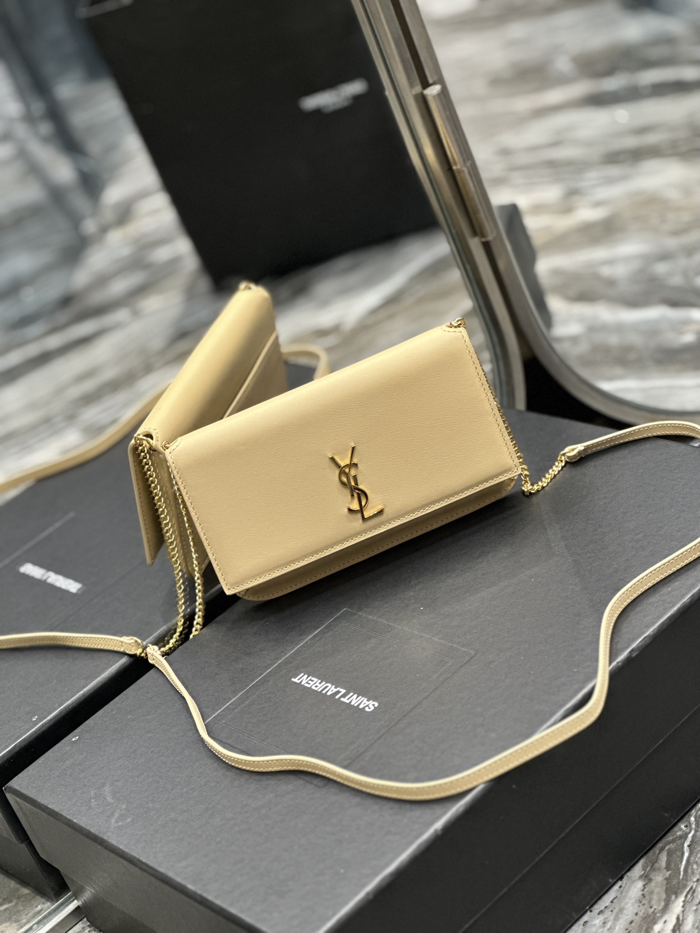 Handbags SAINT LAURENT 635095 size 18x11x2 cm - vstockx