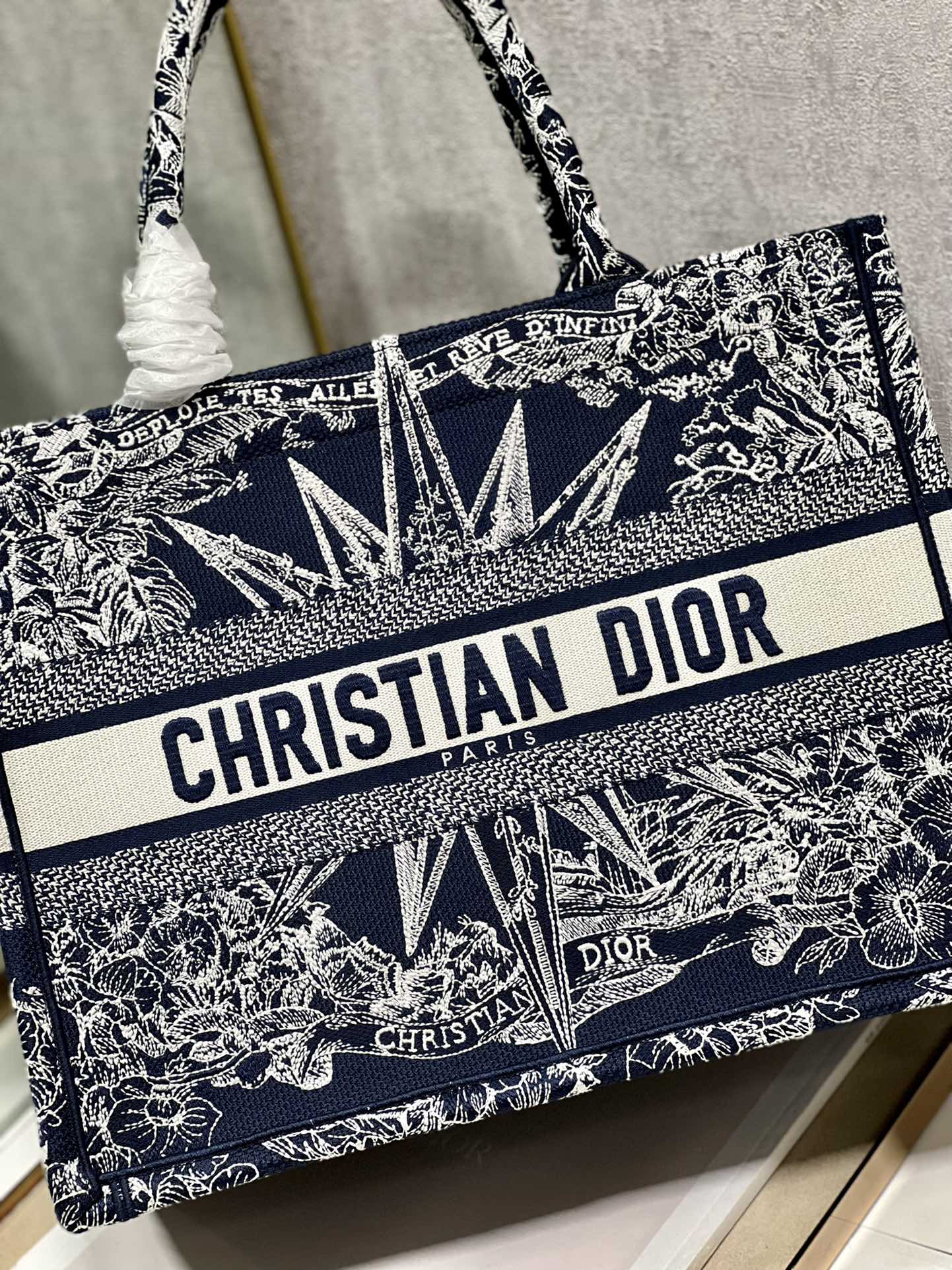 Handbag Dior 1286 size 36  28 cm - vstockx