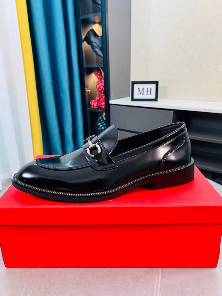 Salvatore Ferragamo Boots 33 - vstockx