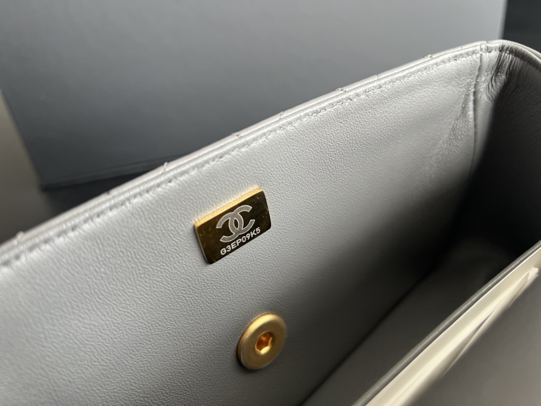 Handbag Chanel 2431 size 20cmx12cmx6 cm - vstockx