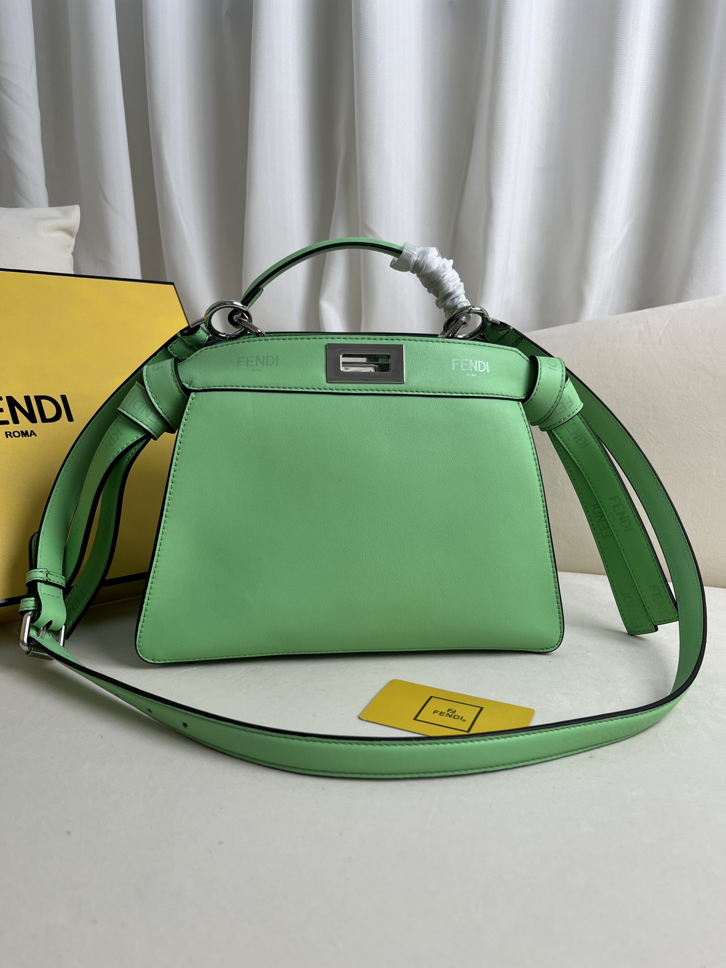 handbags FENDI 210 size:27*11*20cm - vstockx