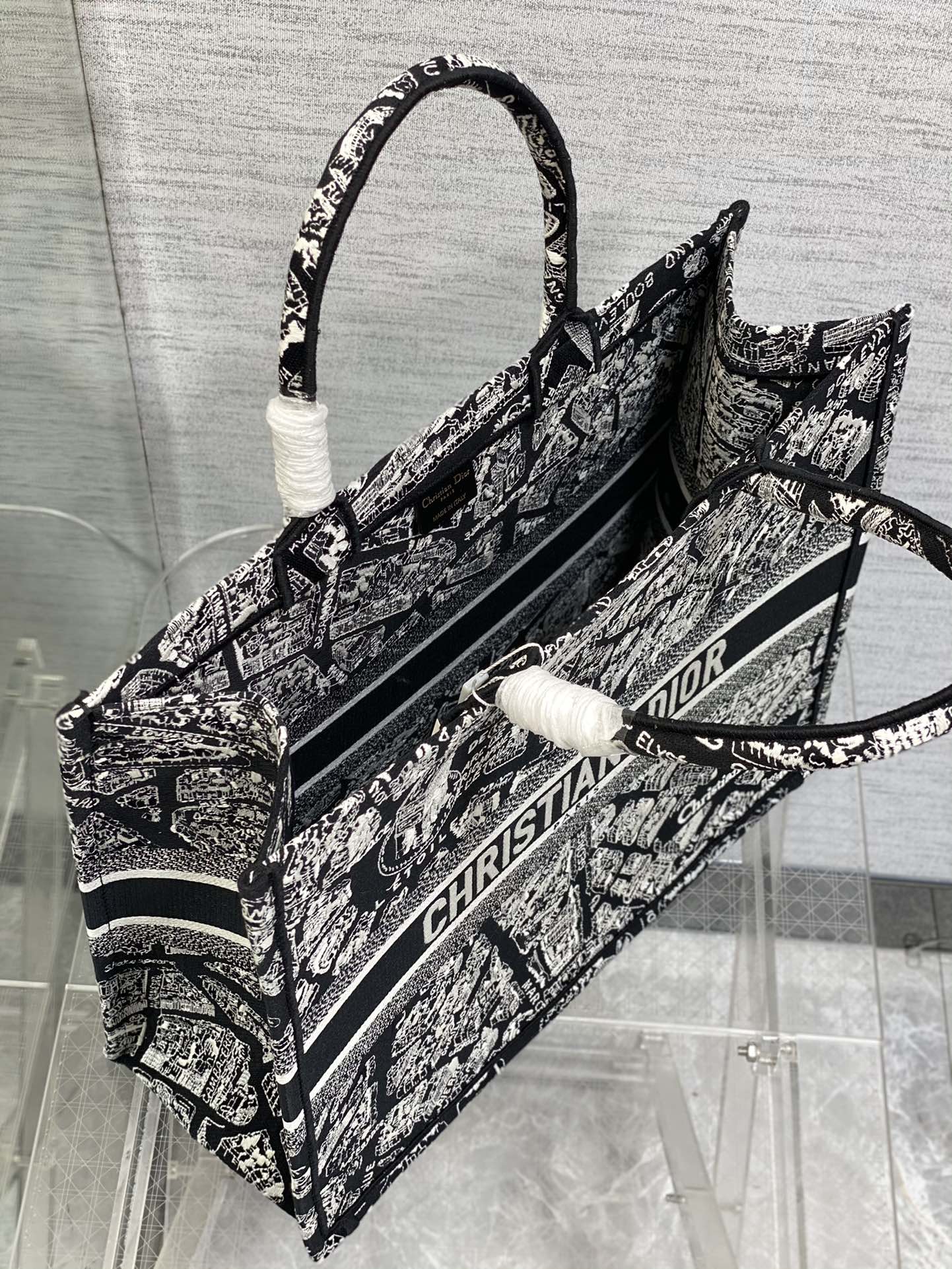 Handbag Dior size 42*18*35 cm - vstockx