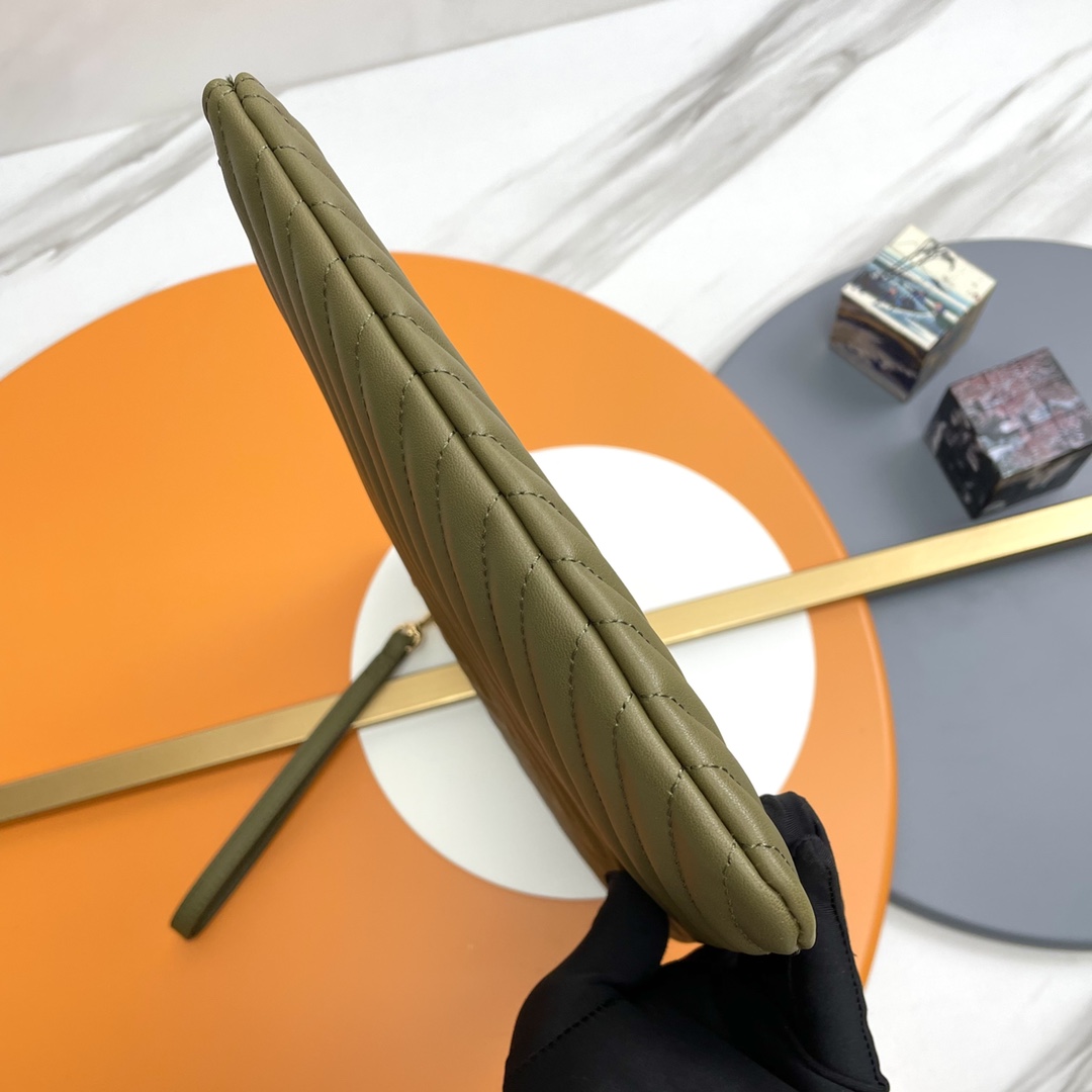 Handbags SAINT LAURENT 440222 size 36x24.5x2.5 cm - vstockx