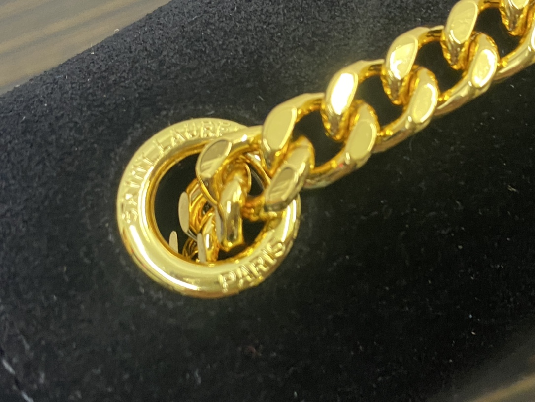 Handbags SAINT LAURENT 474366 size 20x15x7 cm - vstockx