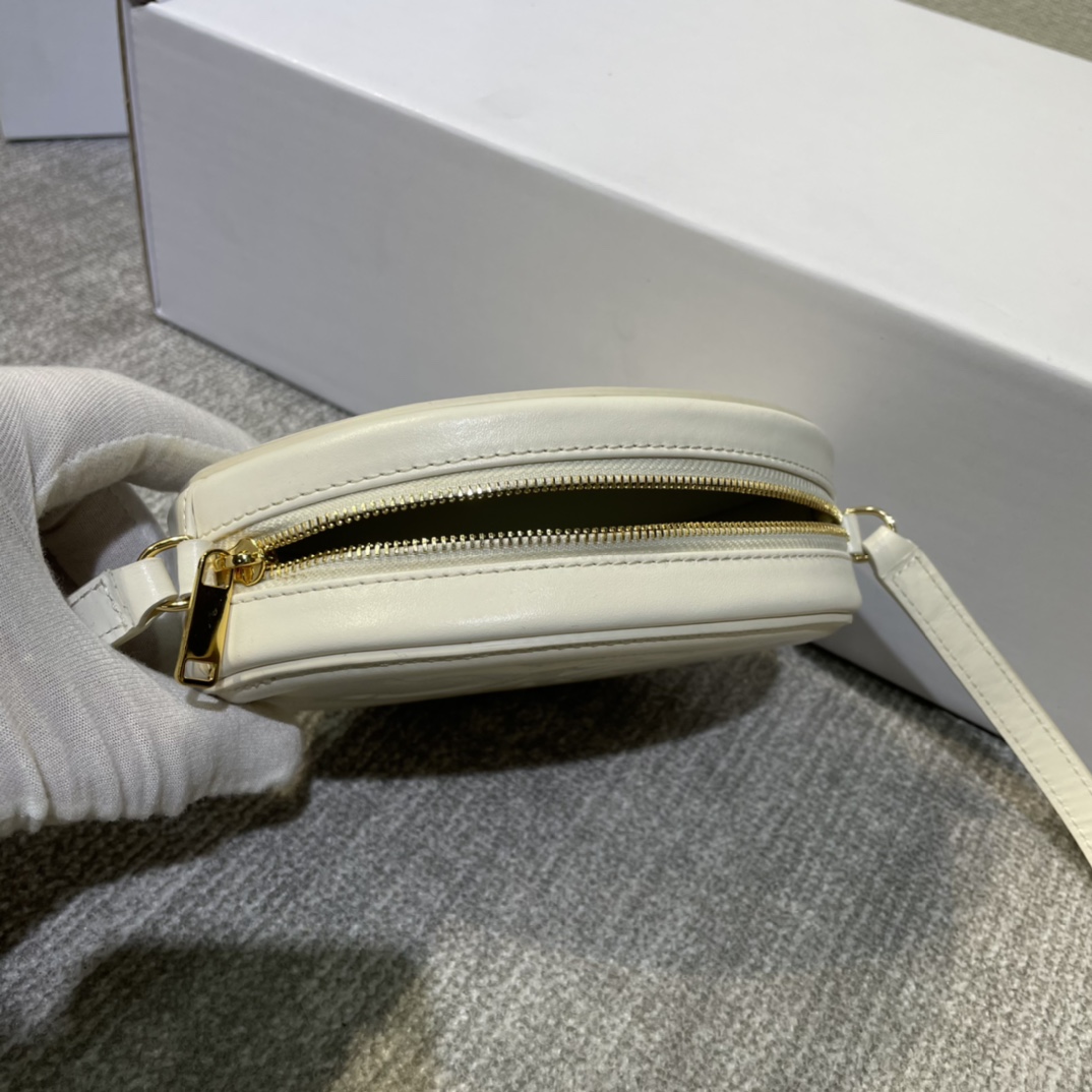 Handbags CELIN 101703 size:16x12.5x4 cm - vstockx