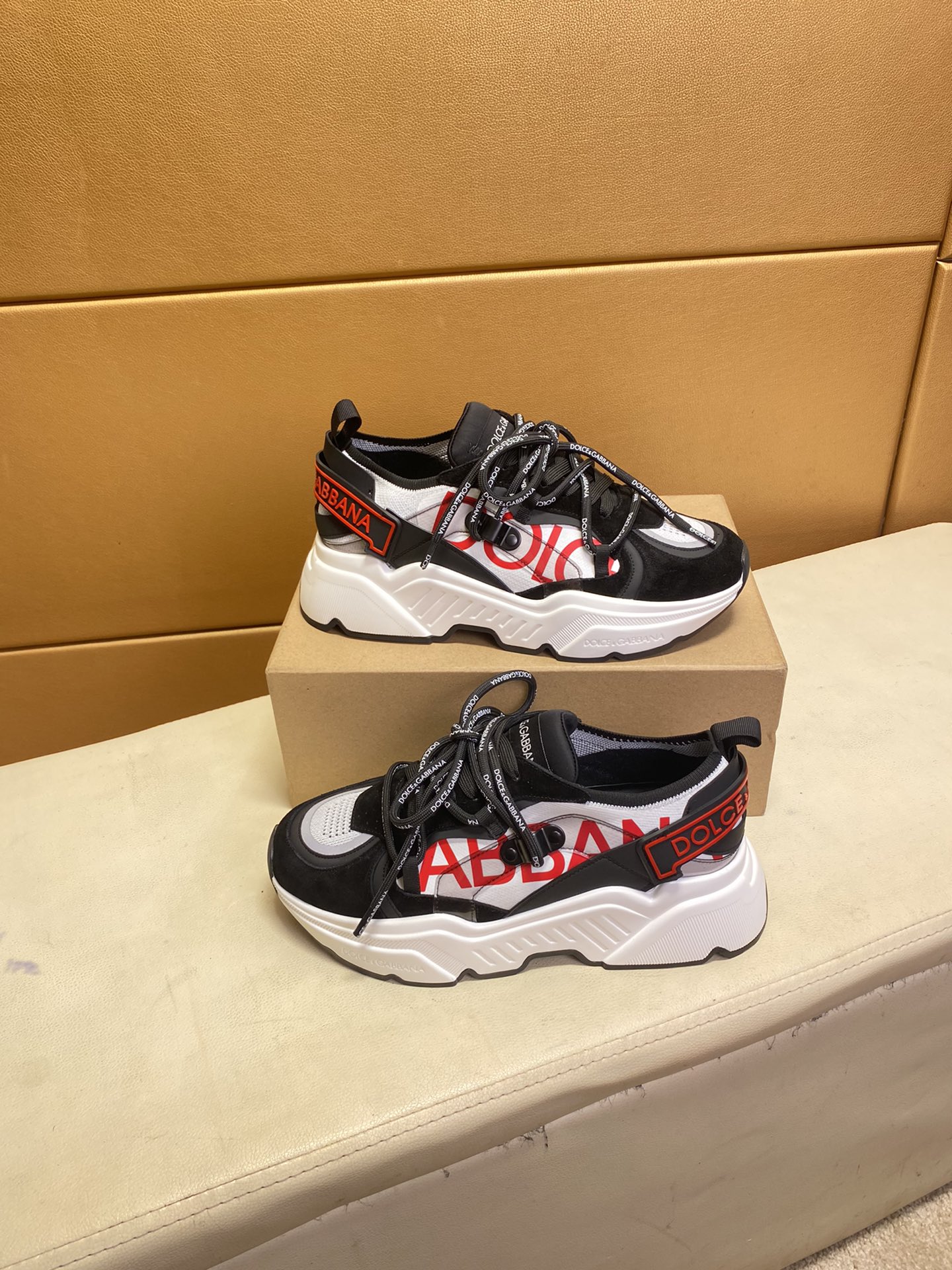 Dolce & Gabbana Low Tops Sneakers 86 - vstockx