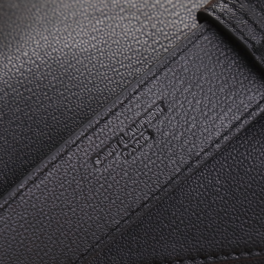 Handbags SAINT LAURENT 569737 size 25  14  3.5 cm - vstockx