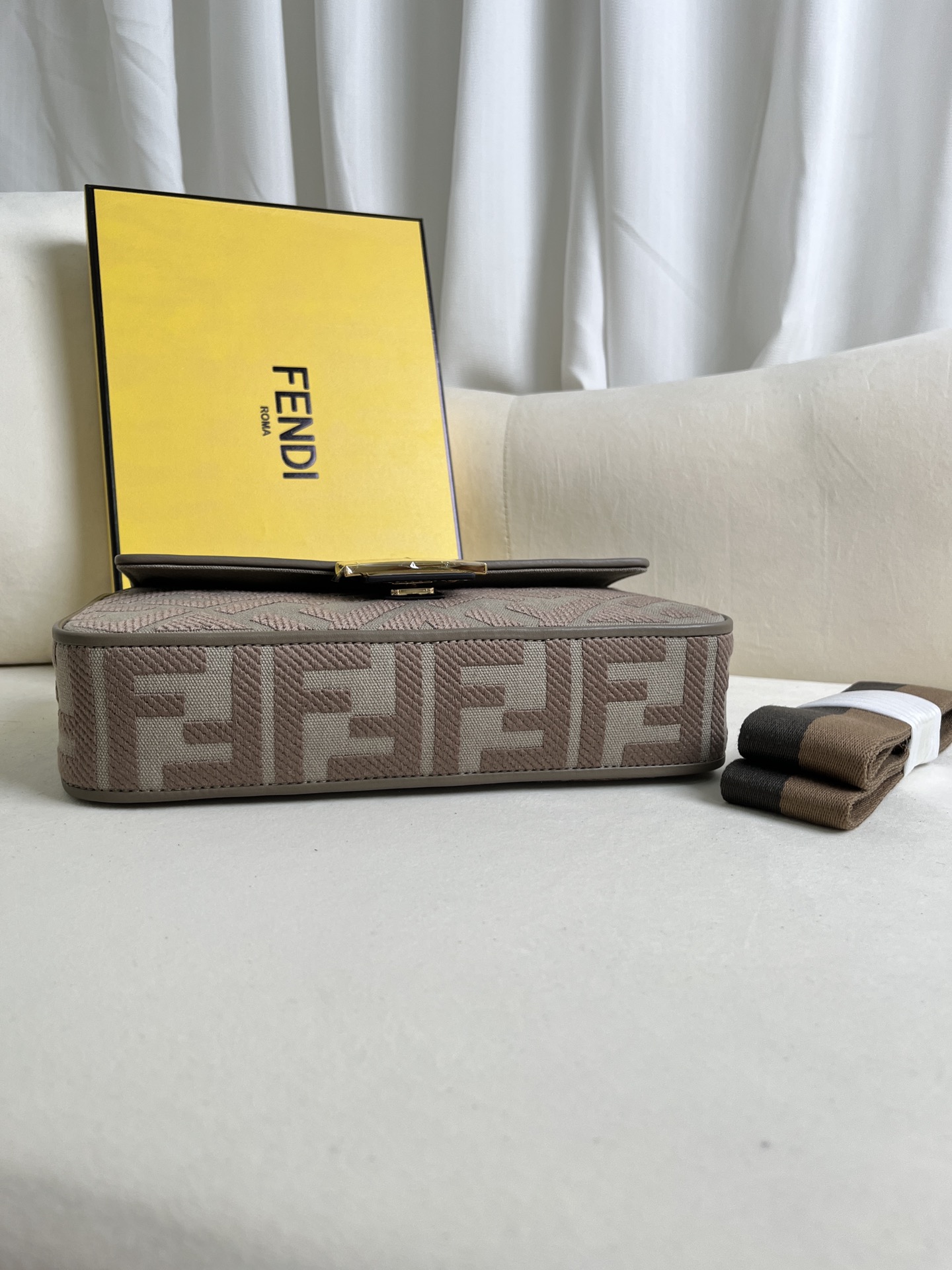 handbags FENDI 0159 size:26*5*15cm - vstockx
