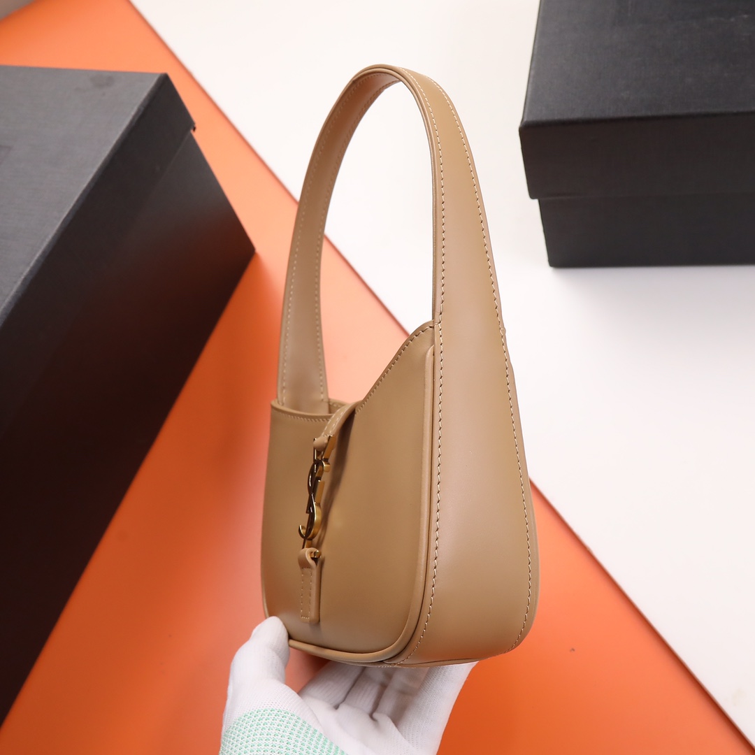 Handbags SAINT LAURENT 710318 size 19X11.5x4.5 cm - vstockx