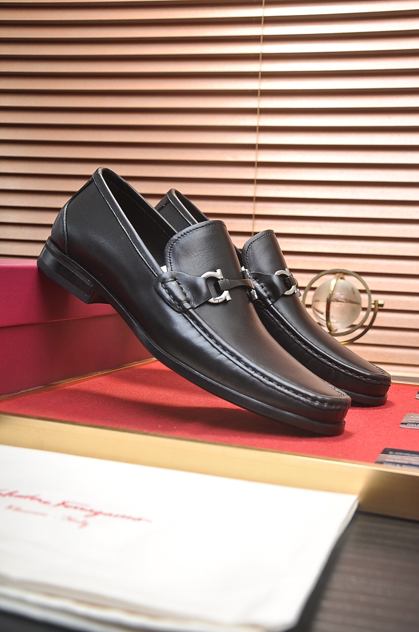 Salvatore Ferragamo Boots 5 - vstockx